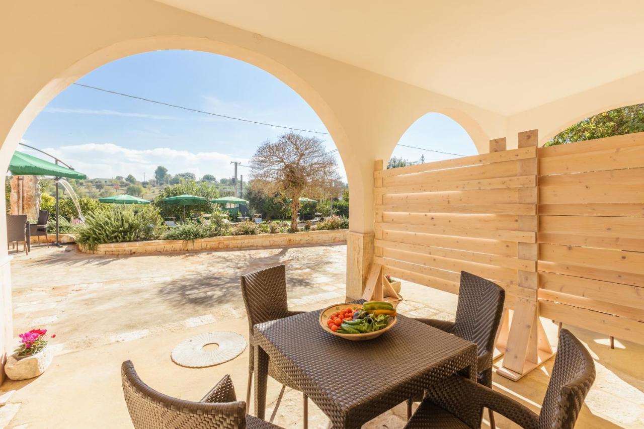 Aparthotel Casolare Lodedo à Ceglie Messapica Extérieur photo
